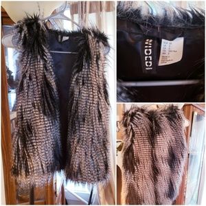 HM divided faux feather vest